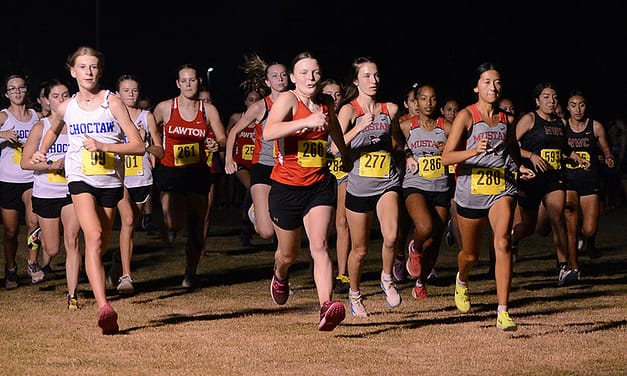 Broncos finish fourth in Mustang Harrier night race; Le places fifth